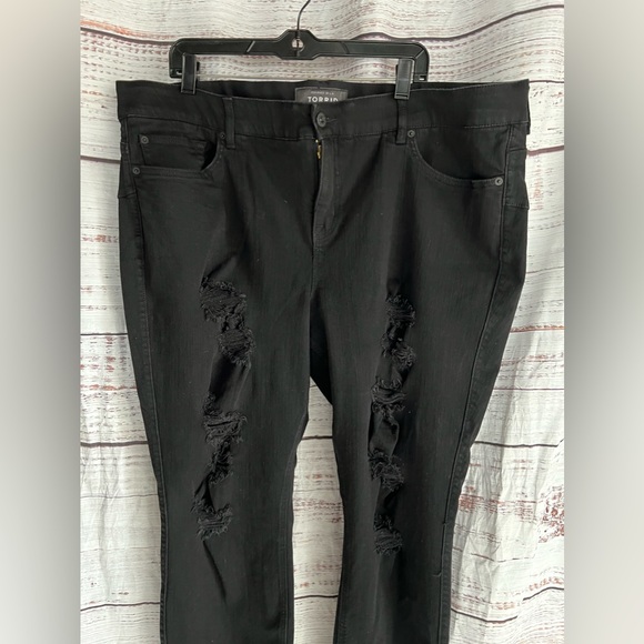 TORRID BOMBSHELL SKINNY PREMIUM STRETCH HIGH-RISE DESTRUCTED JEAN. Size 24R - Picture 3 of 11